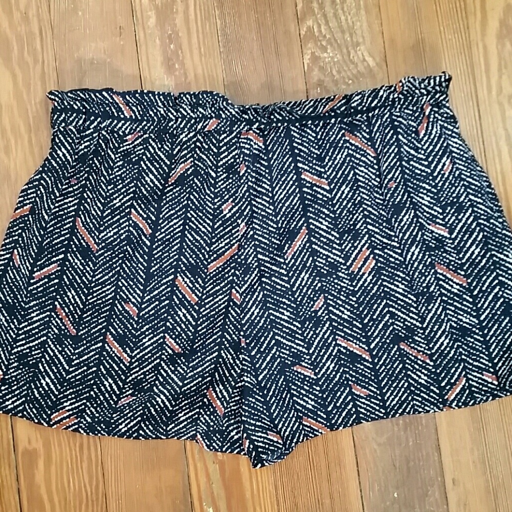 Francesca's Shorts - Picture 4 of 8